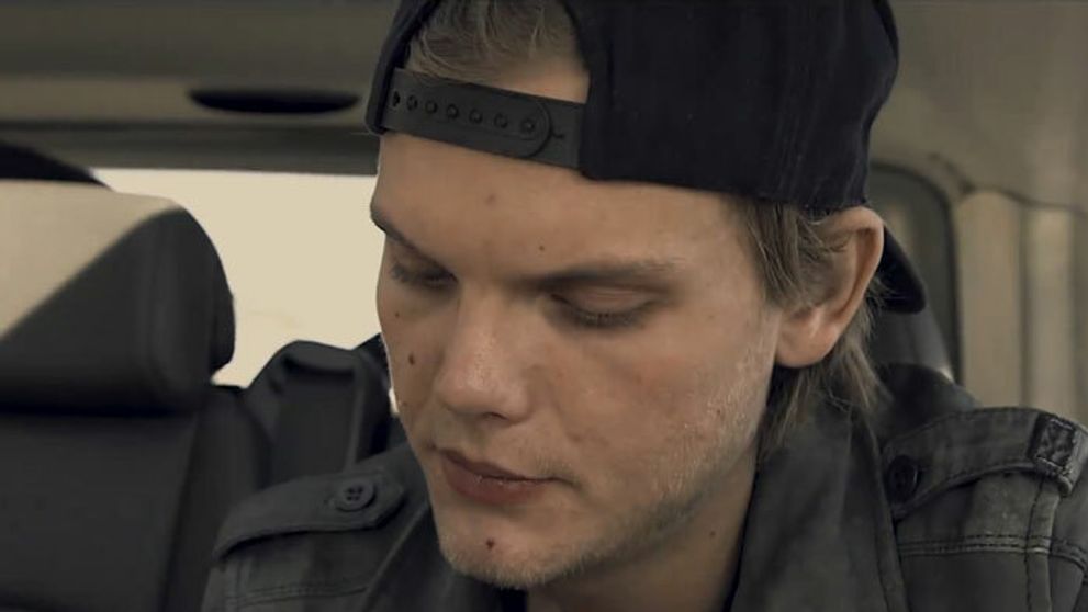 Smutný pohľad na Aviciiho pol roka pred smrťou: DJ nedokázal udržať otvorené oči