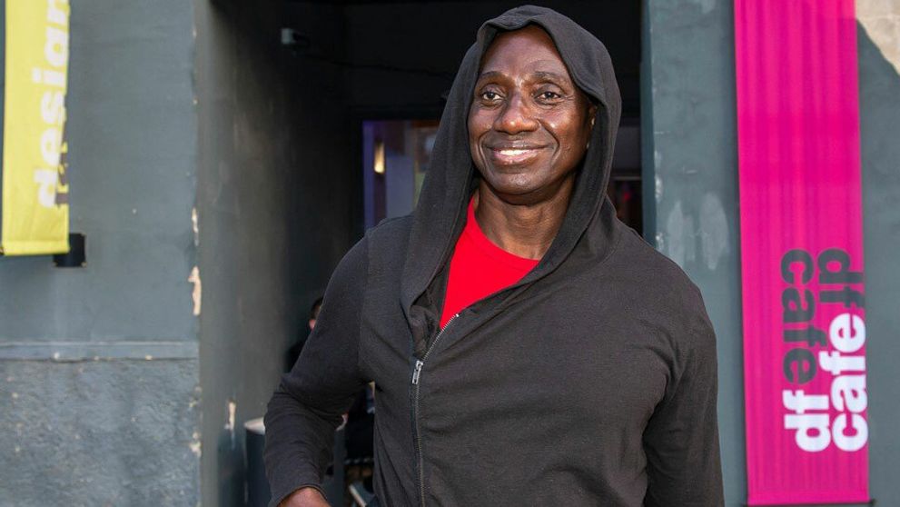 Ibi ukázal v spoločnosti sesternicu. Nikto nečakal, čo bude nasledovať