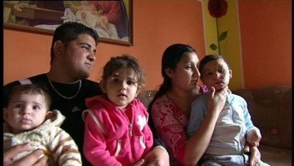 Synovi daroval kožu