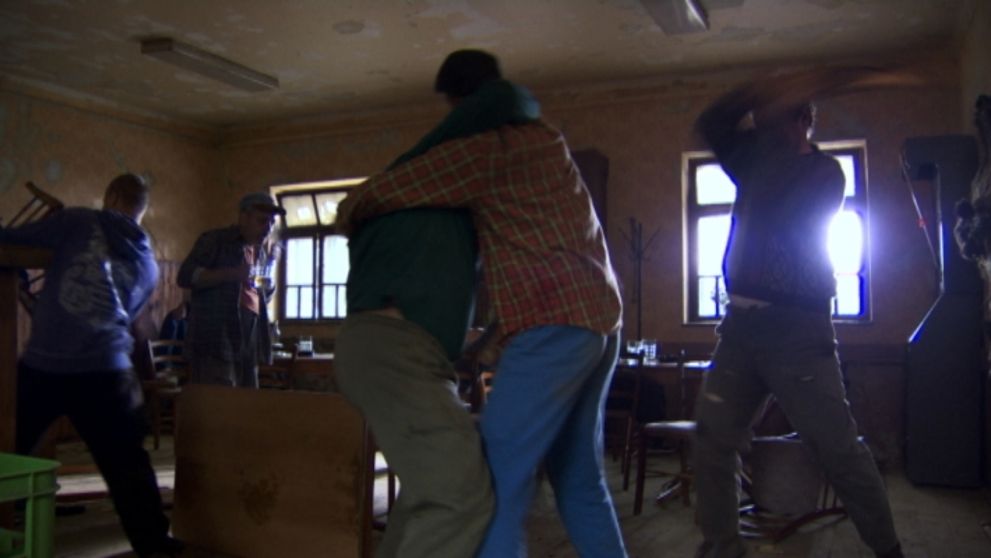 Horná Dolná hlási: V krčme sa strhla bitka! Utekajte!