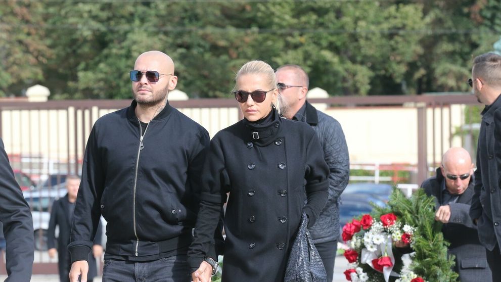 Utrápená Dara na pohrebe najlepšej kamarátky. Oporou jej bol Rytmus