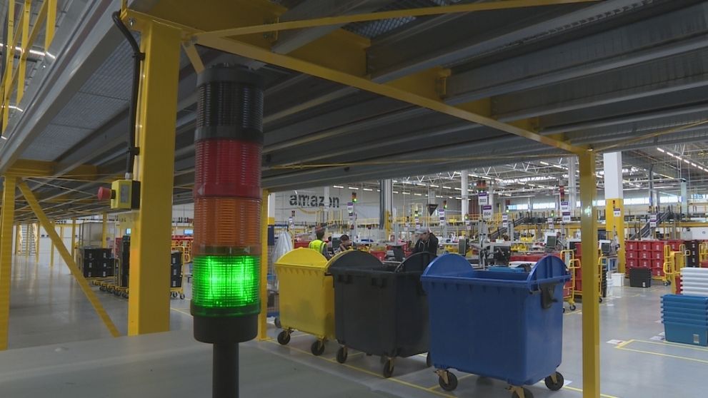 Amazon v Seredi  už funguje naplno: Narazil však na problém, s ktorým sa boria všetci investori
