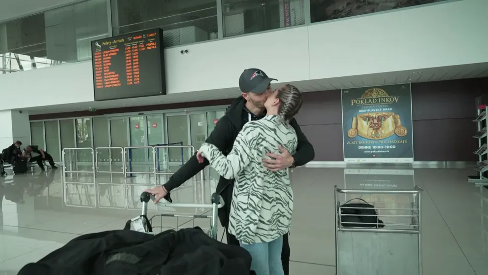 Vášnivé privítanie na letisku. Mišo priznáva, že sa už chce usadiť a ostať!