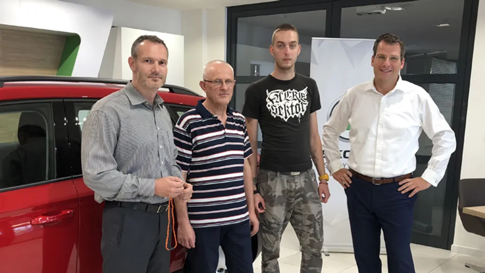 Za tri SMS novučičké auto. Vďaka SuperStar 2018 vyhral pán Atila parádne auto Škoda KAROQ