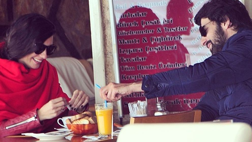 Engin Akyürek a Tuba Büyüküstün: Pristihnutí pri Bospore!