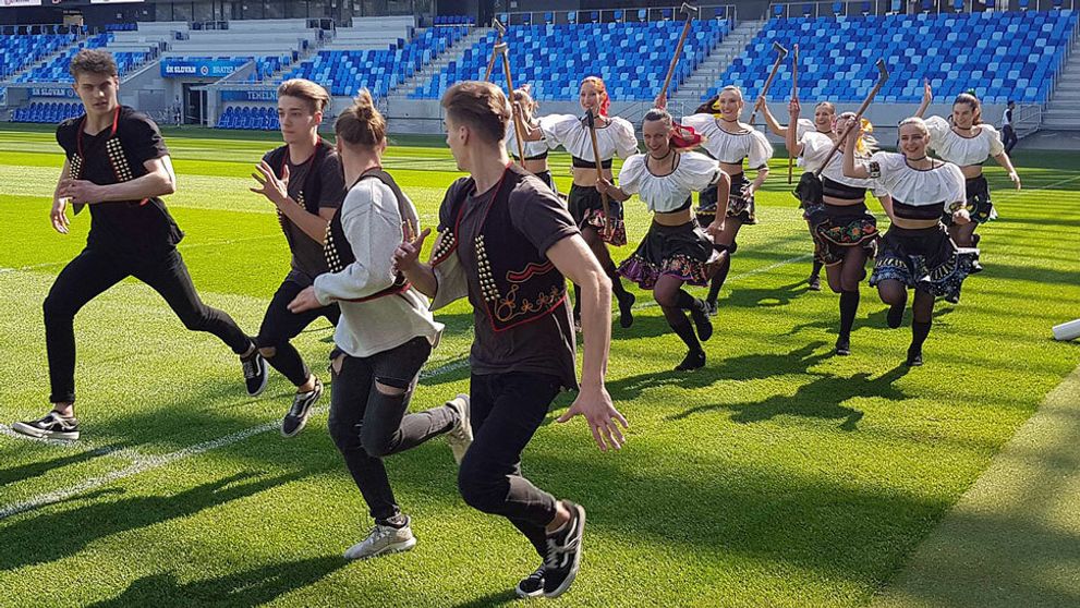 Čarovné ostrohy podporili slovenských športovcov novým Macejkom