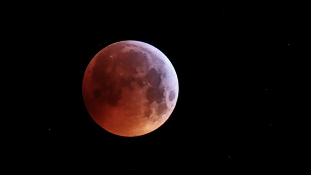 Fascinujúce FOTO a VIDEO: Takto sa Mesiac sfarbil dokrvava