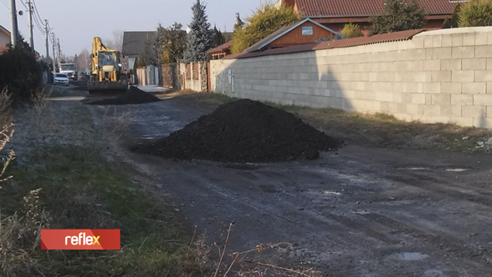 Namiesto cesty majú motokrosovú dráhu