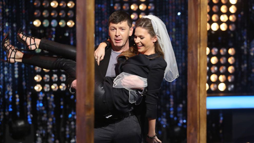 Šok pre diváčku: Čo hľadá svadobná kytica v jej rukách?!