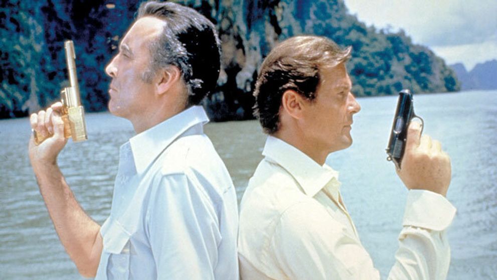 Sir Roger Moore smúti: Jeho kolega z filmových bondoviek je mŕtvy
