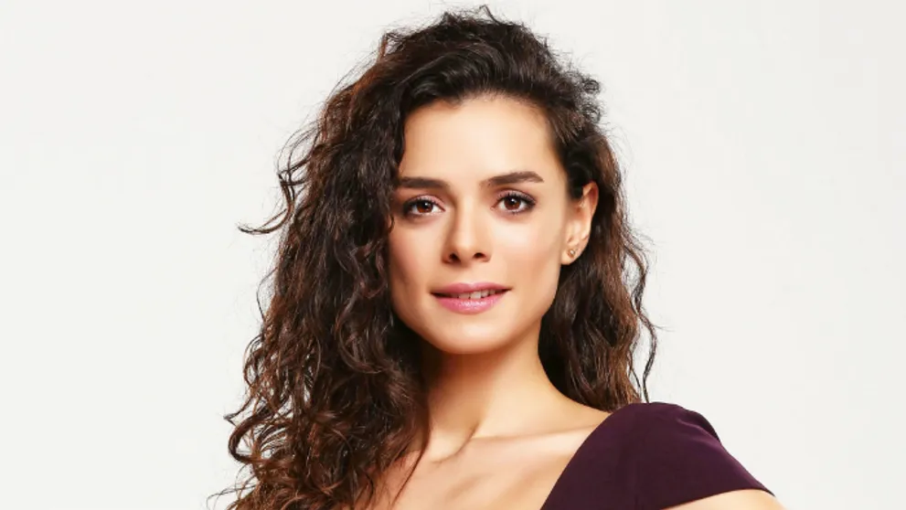 Zeynep z Lásky na druhý pokus spôsobila virálne šialenstvo: Veď ona vyzerá ako kráľ popu!