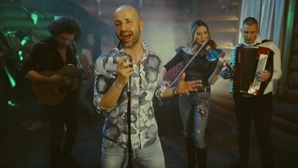 Robo Opatovský má veselú novinku Tancuj, na klipe spolupracoval so samými hviezdami