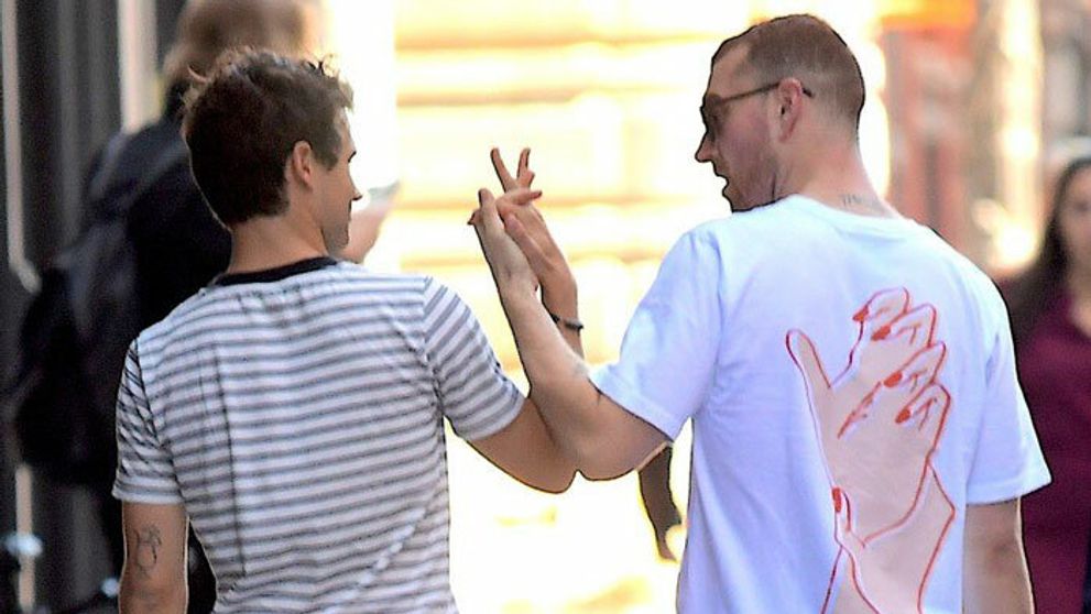 Spamätaný z rozchodu? Sam Smith sa bozkával so známym hercom