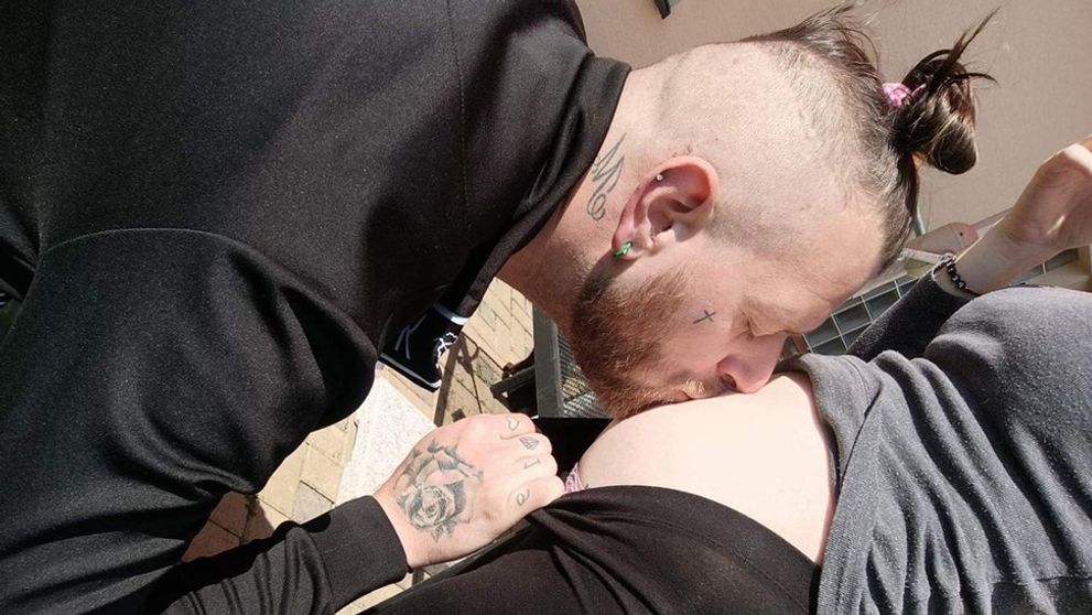 Bývalý farmár s extravagantným štýlom žiari šťastím: Po prvý raz bude otcom!