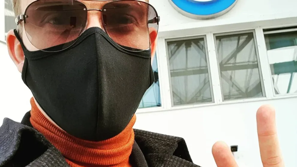 Sexi herec odteraz v oranžovej uniforme: Stal sa z neho smetiar