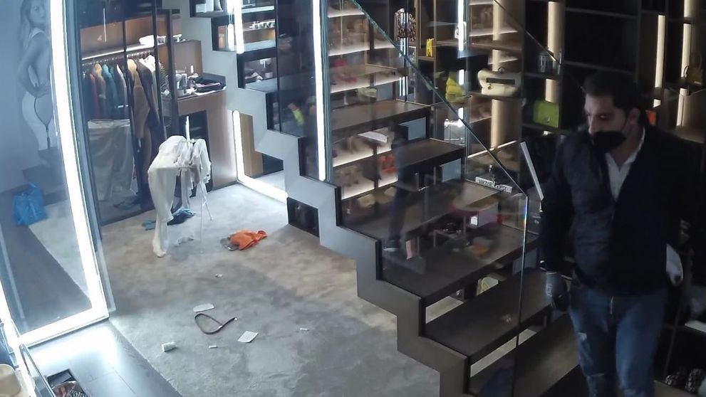 VIDEO: Polícia zverejnila zábery vlámania do bytu D. Cibulkovej. Spoznávate zlodejov?
