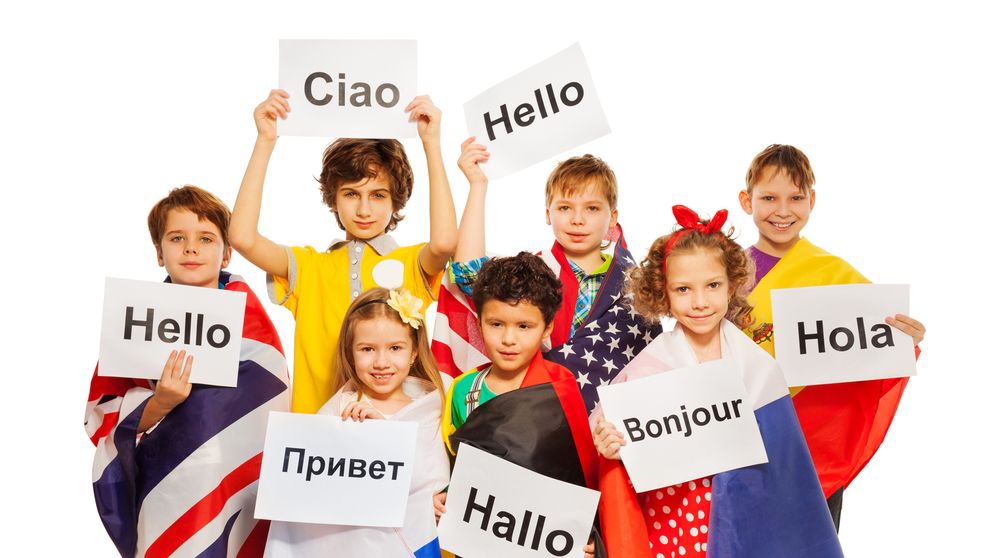 Popularizuje angličtinu