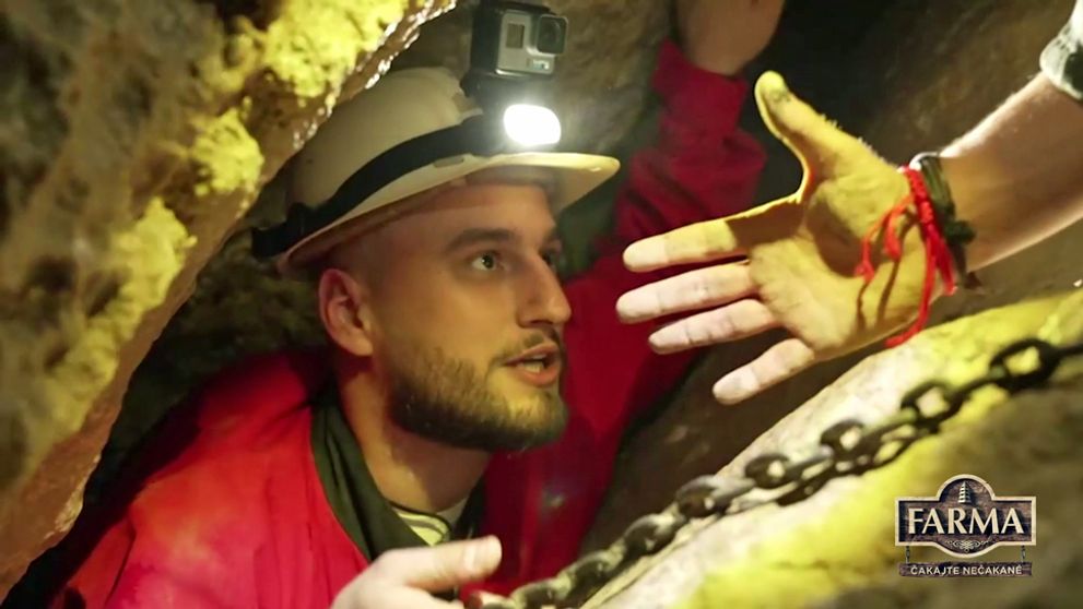 Úvod ako z najhoršej nočnej mory: Jeden z farmárov sa takmer zasekol v podzemí