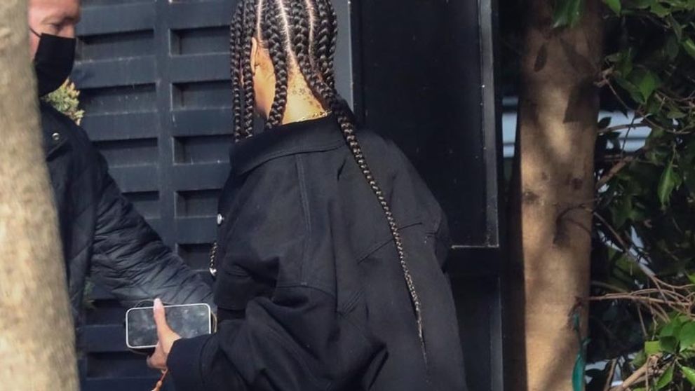 Speváčka od frajera vybehla naľahko. Zabudla si nohavice?