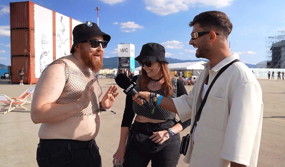 Kontroverzný outfit na Grape: Párik sa stretol aj s divnými pohľadmi