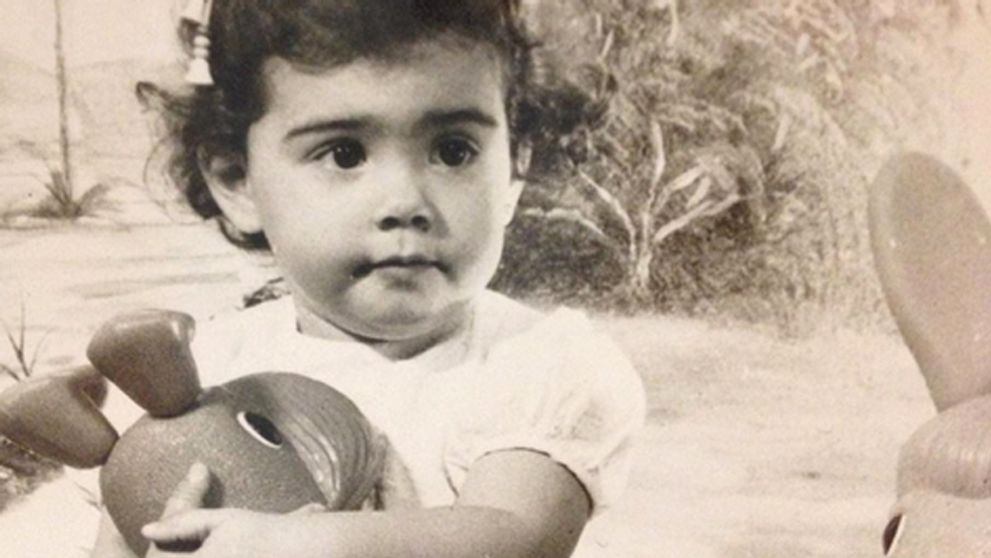 Kto som? Z nesmelého drobca je dnes vyzývavá telenovelová kráska!