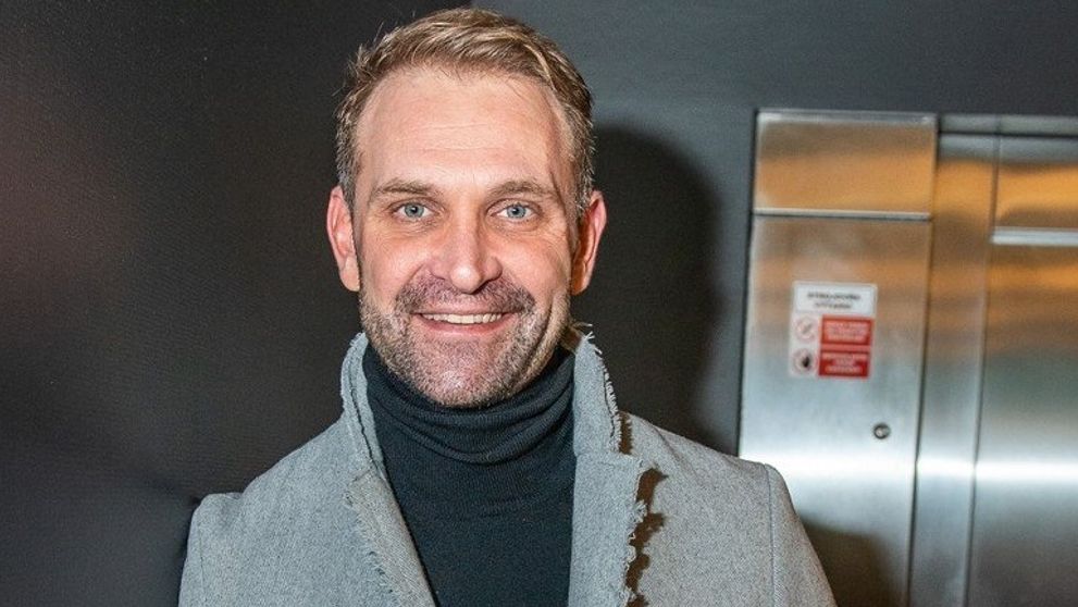 FOTO: Už viac bruško neskrýva! Maštalír v spoločnosti s tehotnou manželkou