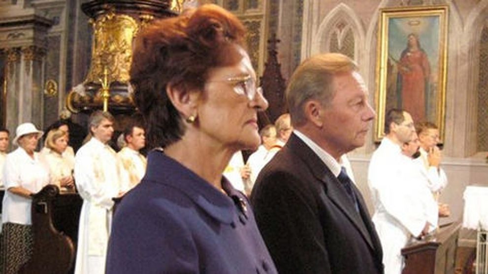 Schuster - prvýkrát po manželkinej smrti v spoločnosti!