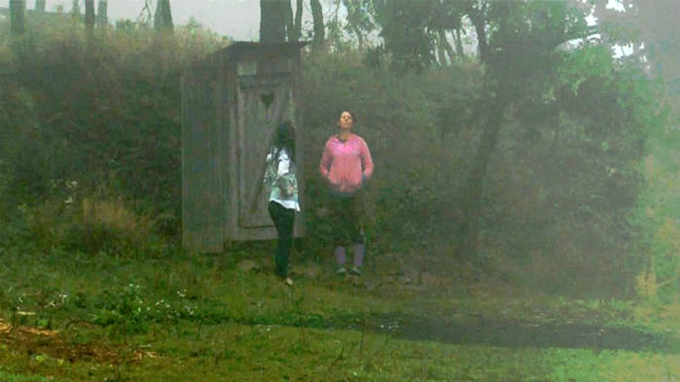 Ženy na Farme sa boja! Spoločne chodia už aj na latrínu!