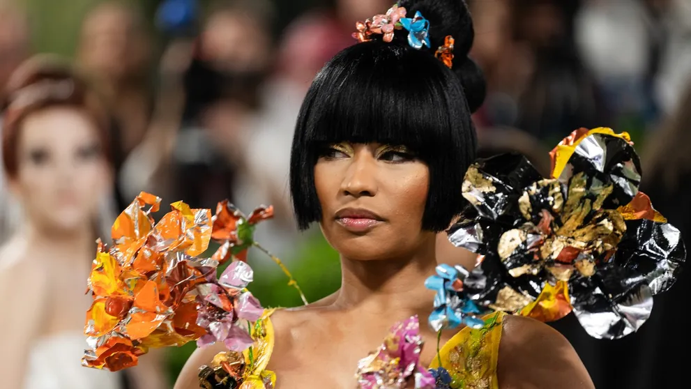 Raperka Nicki Minaj skončila na letisku v putách