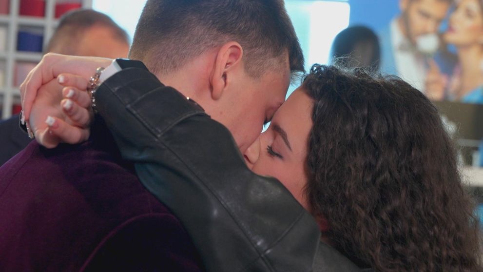 On má 19, ona 15. Žiadosť z neho len tak vybehla