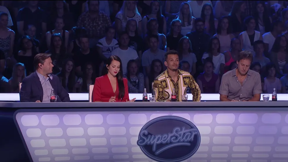 Odhalené: Vieme, čo skrývajú porotcovia SuperStar pod stolom