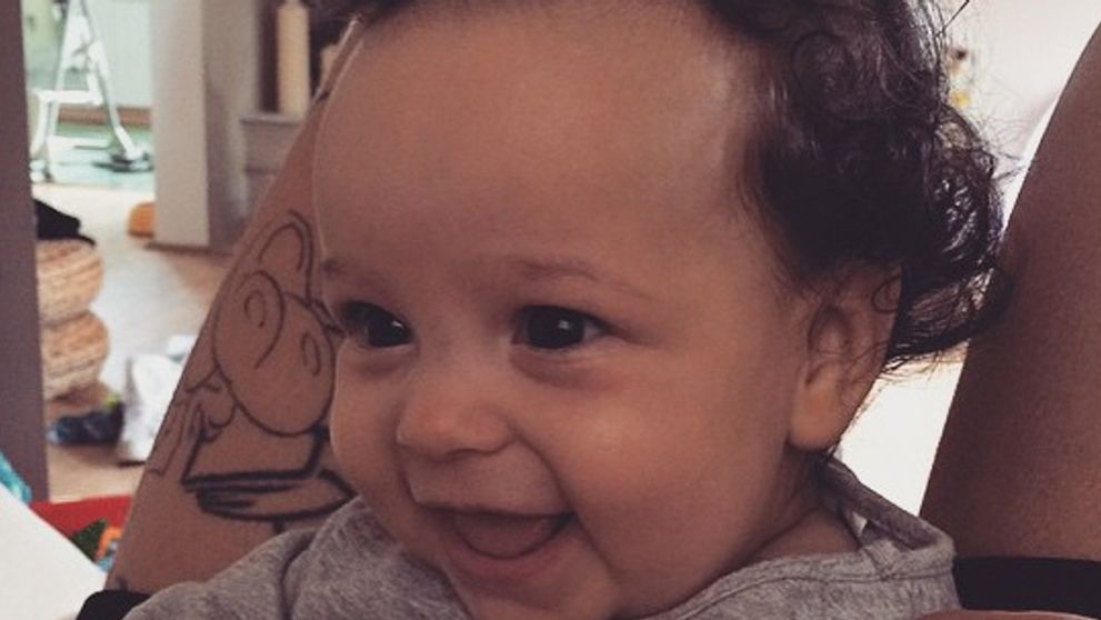 Uhádnete, koho je táto malá rozkošná vlasaňa?