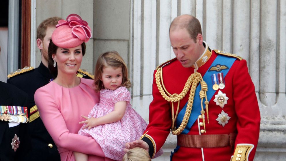 Kráľovská rodina zverejnila novú fotku princa Georgea a princeznej Charlotte. Sú rozkošní