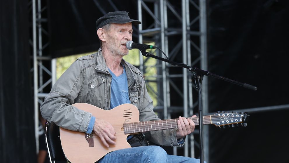 Obavy o zdravie obľúbeného českého speváka: Komplikácie priamo na javisku