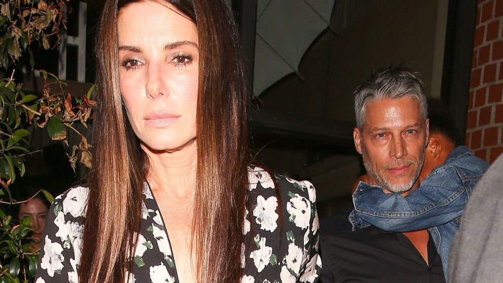 Zomrel dlhoročný partner Sandry Bullock: Mal len 57 rokov