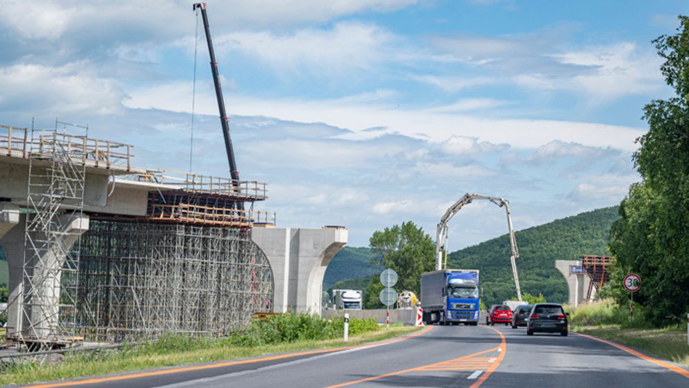 Výstavba R2 pri Mýtnej bude meškať vyše roka, hoci cestu mali otvoriť už o pár dní