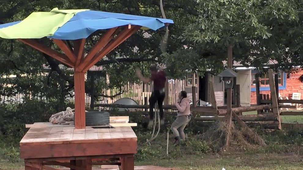 Farmárom stuhla krv v žilách: Pod Šimonom povolilo lano, zletel z trojmetrovej výšky!