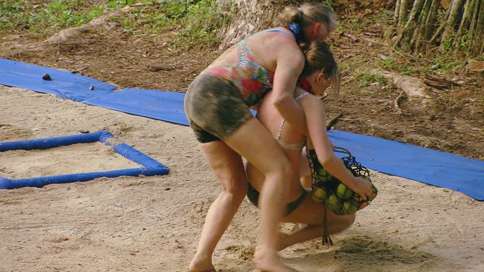 Hanba v Survivorovi! Mladú súťažiacu zložila v súboji pani po šesťdesiatke