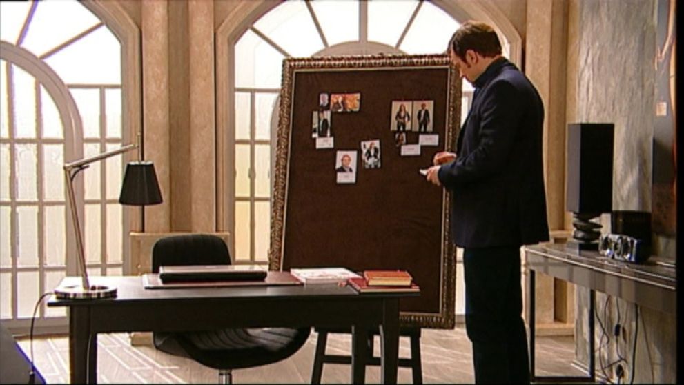 Zachar si pomaly skladá skladačku