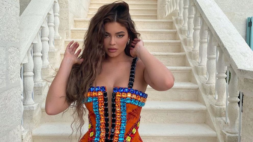 Kylie Jenner si dala originálny narodeninový darček. Dala sa nafotiť hore bez