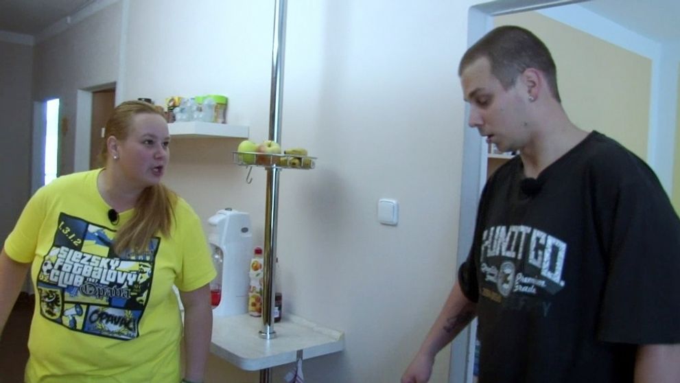 Poriadny muž alebo chorobný pedant? Náhradná manželka zažije upratovací masaker