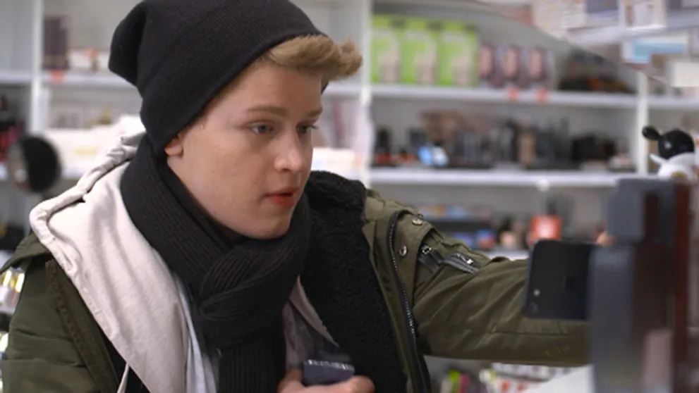 Dorota je stále zákernejšia. Luky kvôli nej kradol a ešte si to aj nahral na mobil