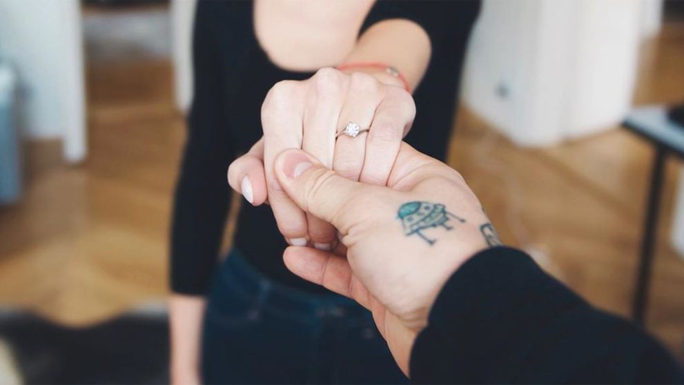 Po zásnubách vyvolali ďalší ošiaľ. Sexy dvojica zverejnila intímnu fotku z kúpeľne