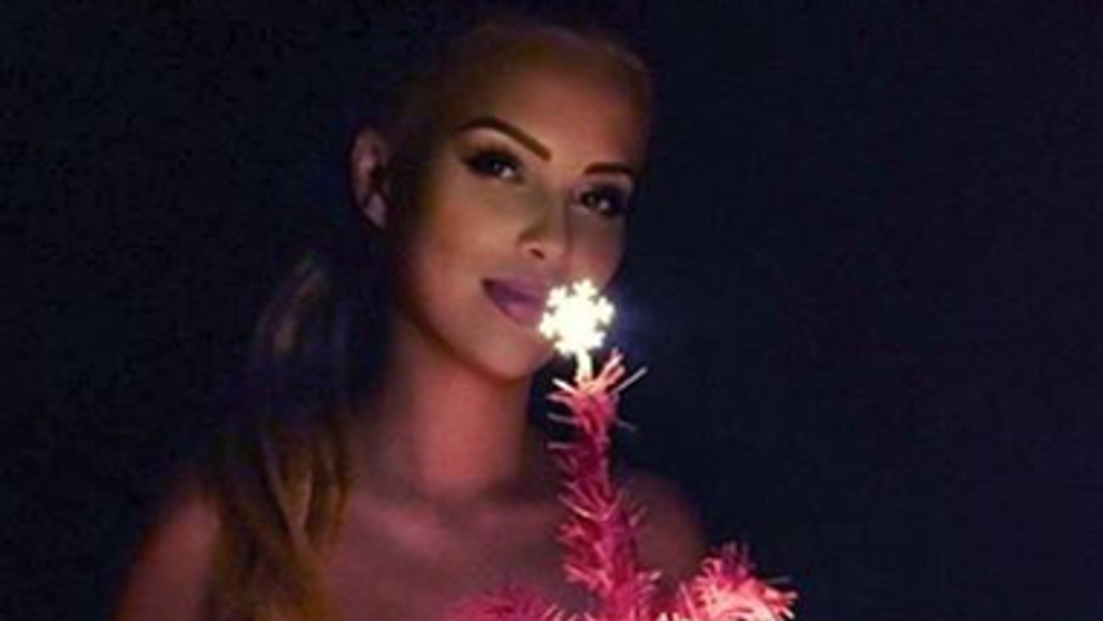 Česká Barbie v 19 rokoch zahodila zábrany. Nahá v tureckom sede