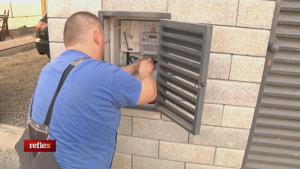 Neboli doma a elektrikári im chodili po dvore