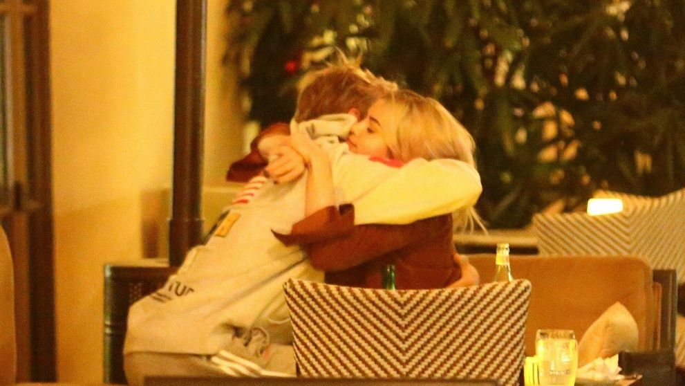 Selena Gomez a Justin Bieber si nevšimli paparazzov. Takto si prejavovali lásku