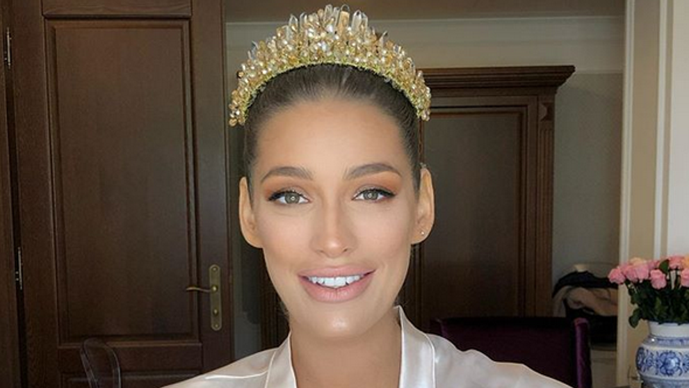 Tajomstvo Jasmininých šiat odhalené. Tento detail ste si nevšimli