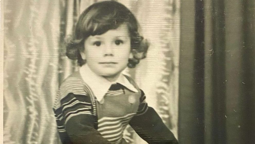 Známy slovenský herec na fotke z mladosti. Spoznali by ste ho?