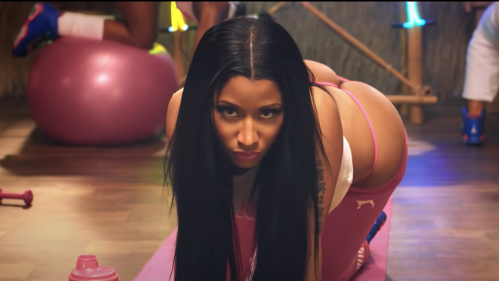 Miliarda pozretí na YouTube: Raperkin zadok takmer v každom zábere. A keby len ten