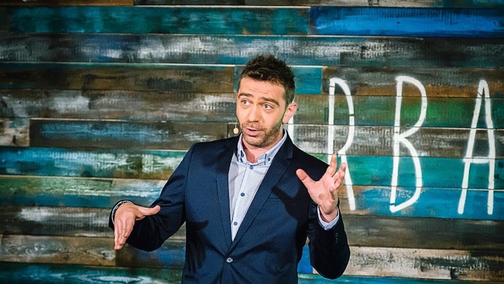 Keď pustia z ruky spravodajský mikrofón, sú z nich celkom iní ľudia!